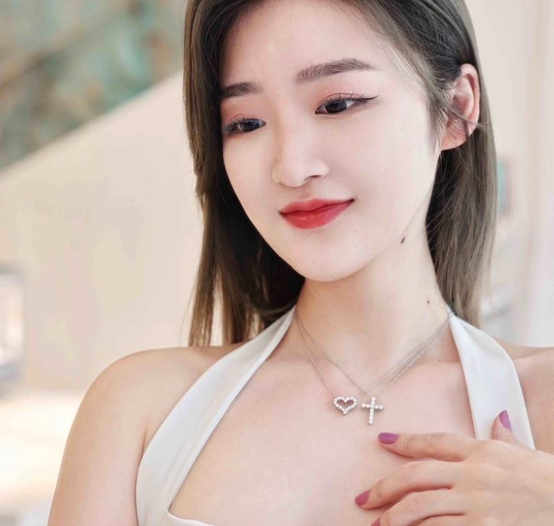 T*f*ny necklaces